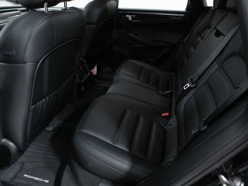 Certified 2026 Porsche Macan AWD/4WD image 34