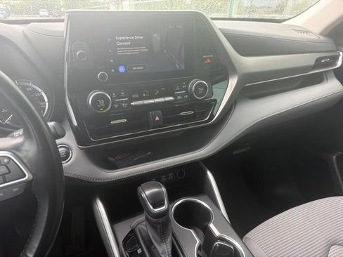Used 2023 Toyota Highlander LE FWD image 32
