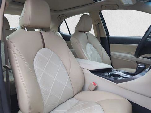 Used 2018 Toyota Camry XLE image 22