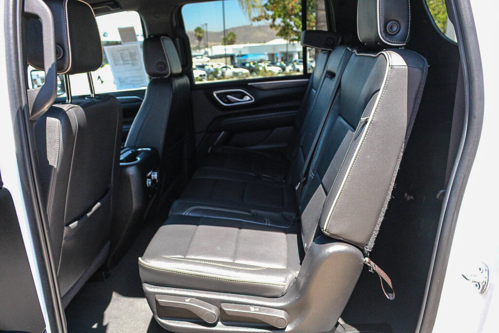 Used 2024 GMC Yukon XL SLT RWD image 9