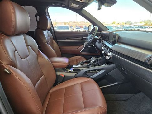 Used 2024 Kia Telluride EX w/ EX Captain's Chair Package image 28