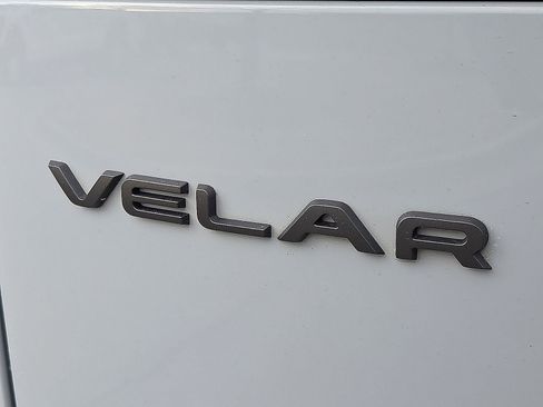 Used 2024 Land Rover Range Rover Velar Dynamic SE image 9