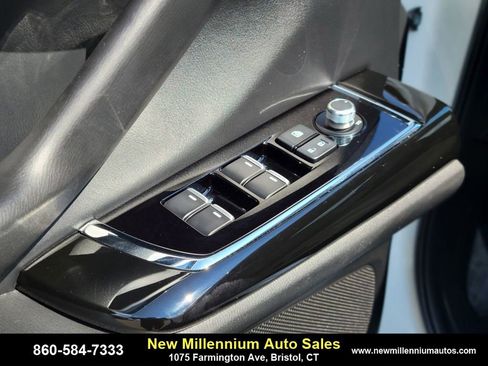 Used 2023 MAZDA CX-9 Touring image 18