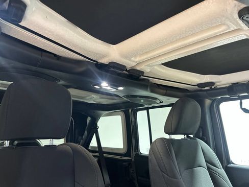 Used 2021 Jeep Wrangler Unlimited Sport AWD/4WD image 33