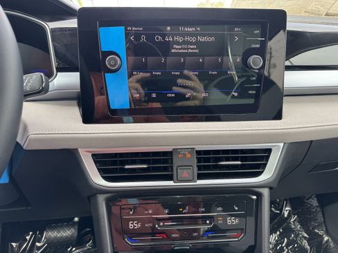 New 2025 Volkswagen Taos SE image 20