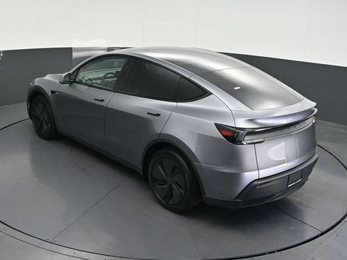 Used 2026 Tesla Model Y 2WD image 16