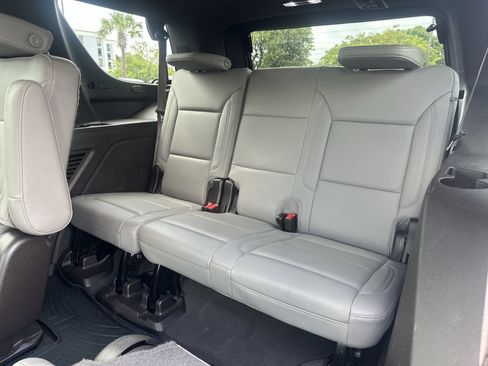 Used 2022 Chevrolet Tahoe Z71 w/ Luxury Package AWD/4WD image 32