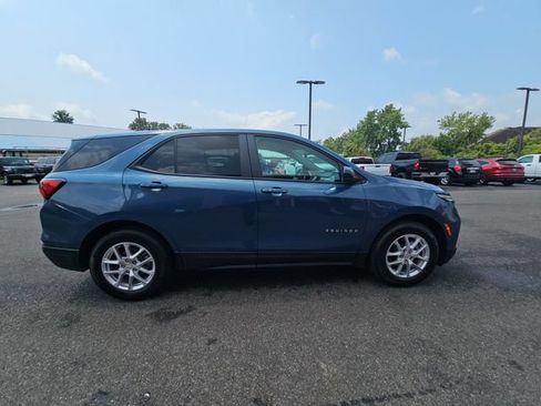 Used 2024 Chevrolet Equinox LS w/ LS Convenience Package FWD image 11