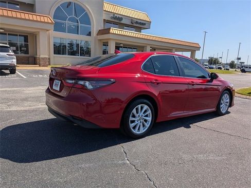 Used 2024 Toyota Camry LE image 3
