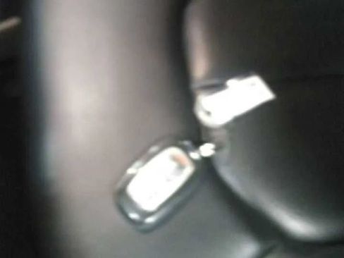 Used 2023 Chrysler Pacifica Touring-L FWD image 9