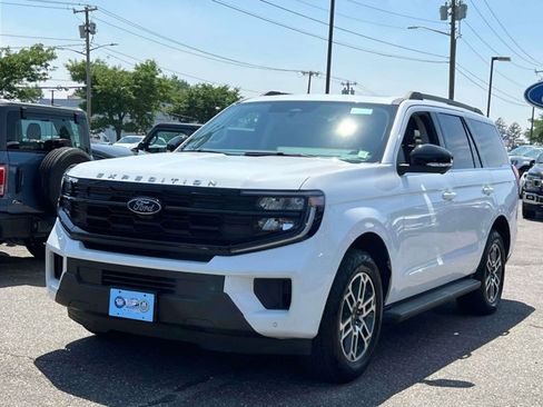 Used 2026 Ford Expedition Active AWD/4WD image 4