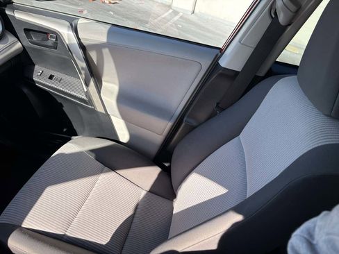 Used 2013 Toyota RAV4 LE image 30