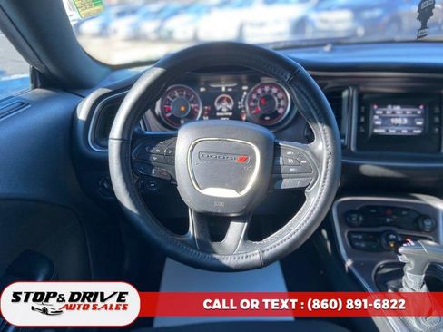 Used 2015 Dodge Challenger SXT image 13