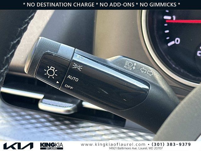 Used 2023 Kia Carnival LX FWD image 11