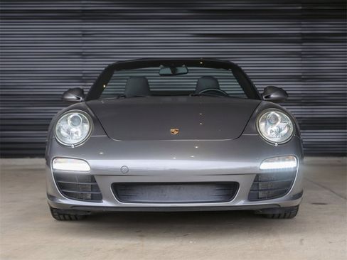 Used 2010 Porsche 911 Cabriolet image 10