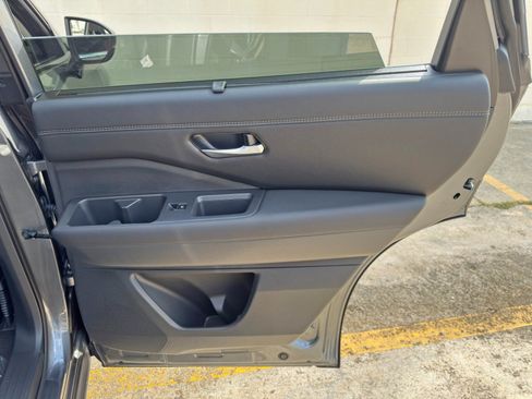 Used 2025 Nissan Pathfinder Platinum AWD/4WD image 48