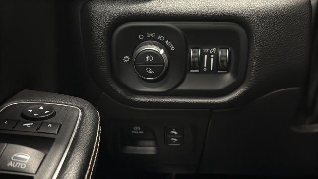 Used 2022 RAM 1500 Laramie w/ Sport Appearance Package AWD/4WD image 31
