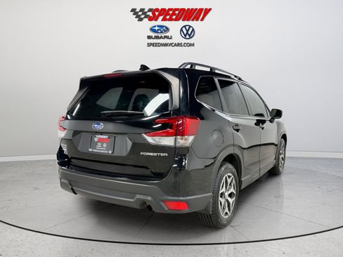 Used 2023 Subaru Forester Premium image 7