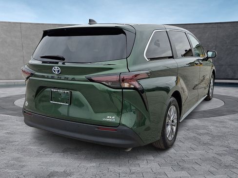 Used 2023 Toyota Sienna XLE AWD/4WD image 10