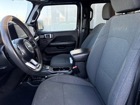 Used 2024 Jeep Wrangler Sahara image 4