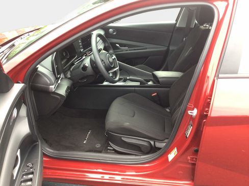 Certified 2026 Hyundai Elantra SE FWD image 9