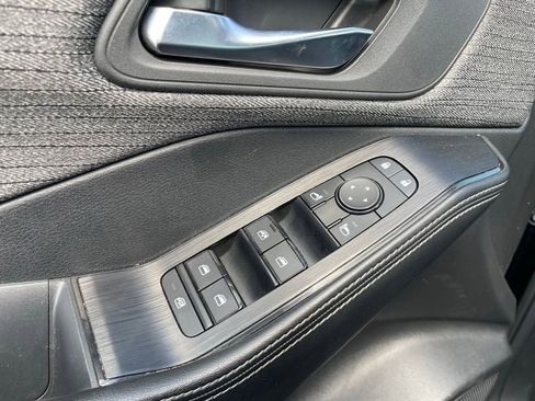 Used 2023 Nissan Rogue SV AWD/4WD image 12
