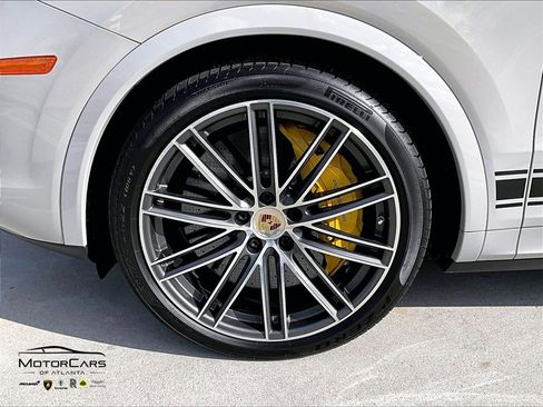 Used 2020 Porsche Cayenne Turbo image 10