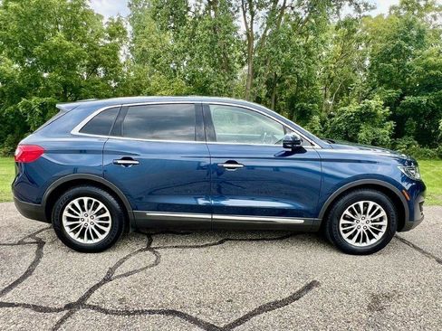 Used 2017 Lincoln MKX Select w/ Select Plus Package FWD image 3
