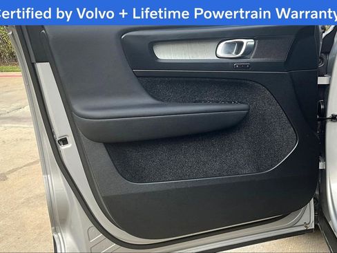 Certified 2025 Volvo XC40 B5 Core image 23