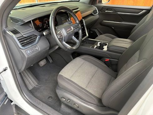Used 2025 GMC Acadia Elevation image 2