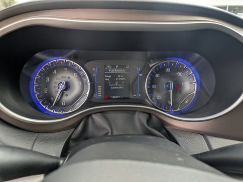 Used 2018 Chrysler Pacifica Touring Plus w/ Tire & Wheel Group image 10