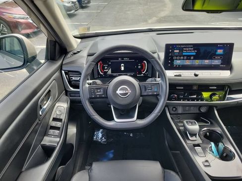 Used 2024 Nissan Rogue SL FWD image 11