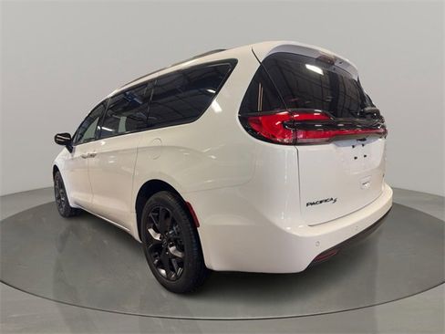 New 2026 Chrysler Pacifica Select image 5