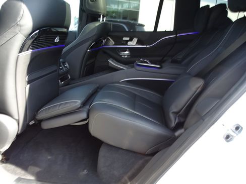 Used 2023 Mercedes-Benz Maybach GLS 600 4MATIC image 11