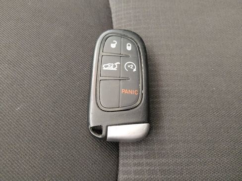 Used 2015 Jeep Cherokee Latitude w/ Comfort/Convenience Group image 32