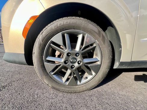 Used 2020 Kia Soul EX image 15