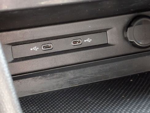 Used 2021 Volkswagen Tiguan S image 27