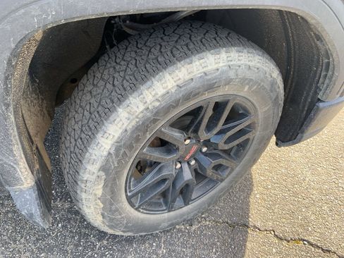 Used 2022 GMC Sierra 1500 Elevation w/ Preferred Package image 13