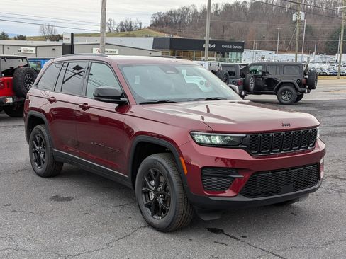New 2025 Jeep Grand Cherokee Altitude image 3