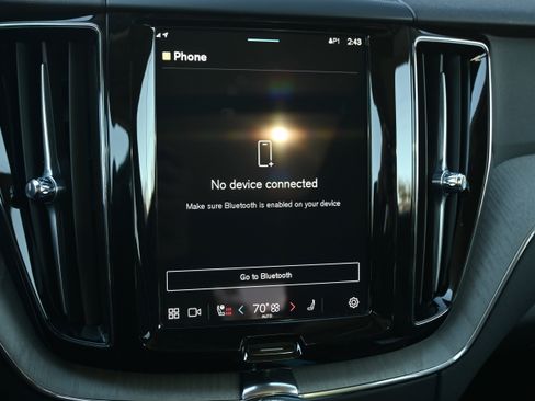 Used 2025 Volvo XC60 B5 Plus image 33