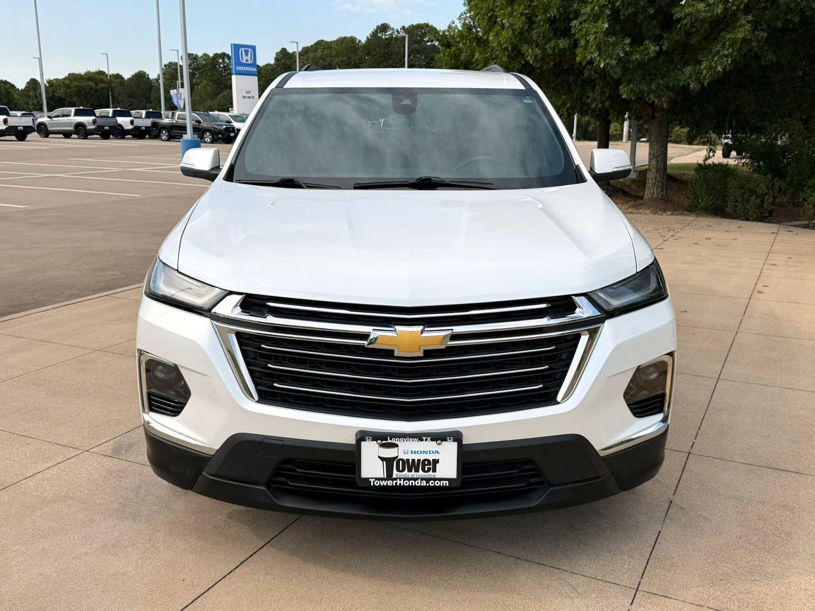 Used 2023 Chevrolet Traverse LT FWD image 2