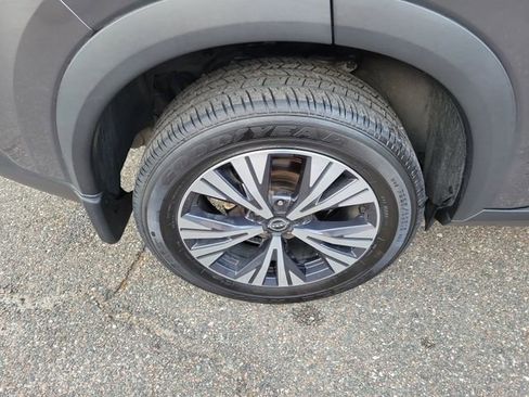 Used 2023 Nissan Rogue SV image 7