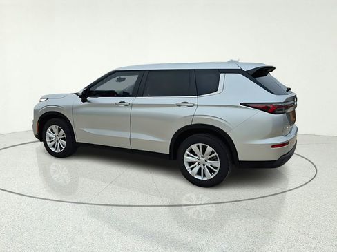 New 2026 Mitsubishi Outlander ES FWD image 4