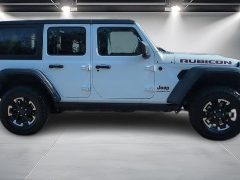 Used 2025 Jeep Wrangler Unlimited Rubicon AWD/4WD image 4