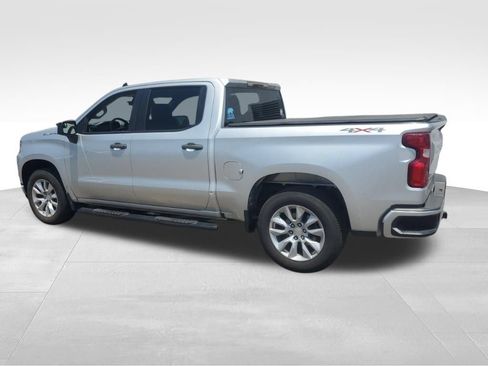 Used 2019 Chevrolet Silverado 1500 Custom w/ Custom Value Package AWD/4WD image 3