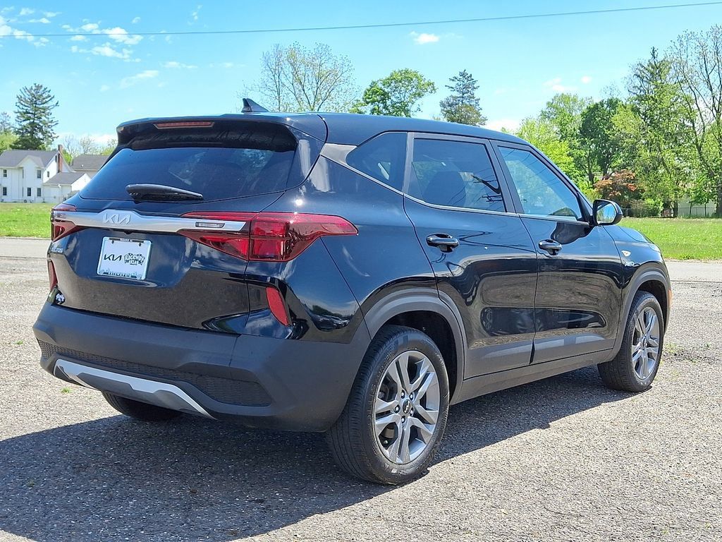 Certified 2023 Kia Seltos LX AWD/4WD image 7