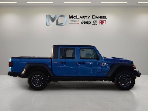 Used 2023 Jeep Gladiator Rubicon w/ Cold Weather Group image 6