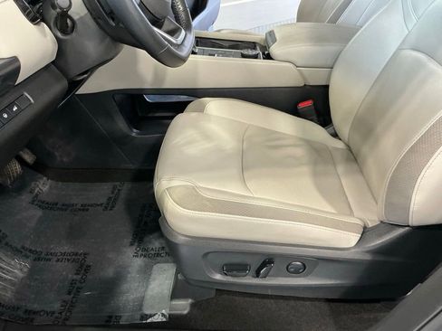 Used 2023 Nissan Pathfinder SL AWD/4WD image 14