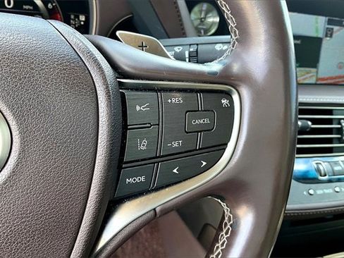 Used 2018 Lexus LS 500 w/ Accessory Package (Z2) image 20