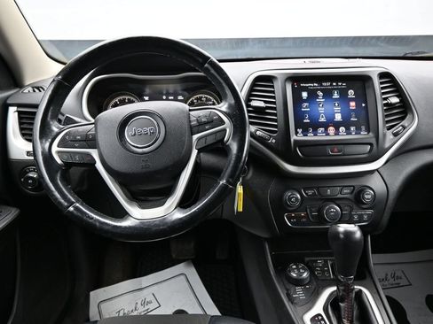 Used 2017 Jeep Cherokee Trailhawk AWD/4WD image 14